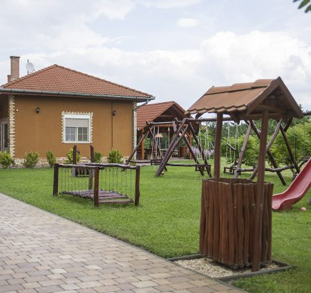 BEMUTATJUK TAGJAINKAT